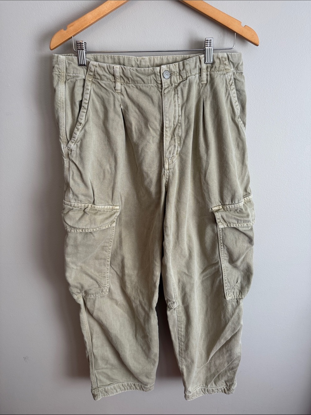 Free people tan cargo pants size 10 pockets boho